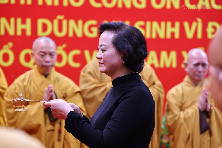 Cầu siêu cho anh linh 731 liệt sĩ trước giờ truy điệu, an táng- Ảnh 5.
