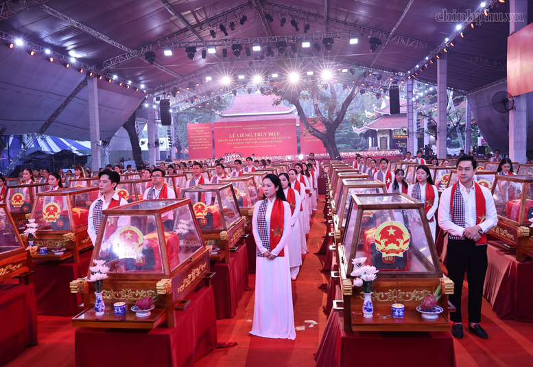 Cầu siêu cho anh linh 731 liệt sĩ trước giờ truy điệu, an táng- Ảnh 7.