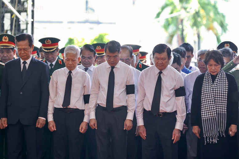 Trang nghiêm lễ viếng, truy điệu và an táng 731 hài cốt liệt sĩ tại TPHCM- Ảnh 13.