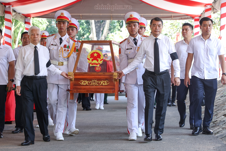 Trang nghi&ecirc;m lễ viếng, truy điệu v&agrave; an t&aacute;ng 731 h&agrave;i cốt liệt sĩ tại TPHCM- Ảnh 25.