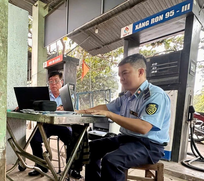 Đồng Tháp: Xử phạt doanh nghiệp mua bán xăng dầu ngoài hệ thống- Ảnh 1.
