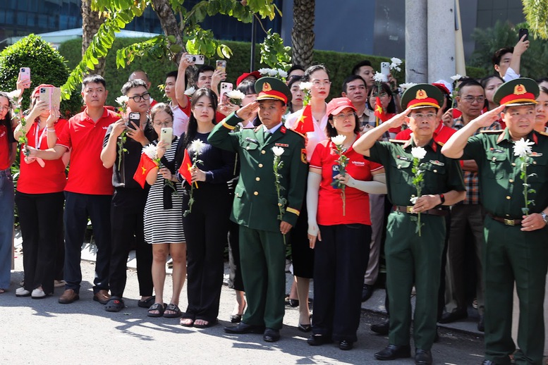 Trang nghi&ecirc;m lễ viếng, truy điệu v&agrave; an t&aacute;ng 731 h&agrave;i cốt liệt sĩ tại TPHCM- Ảnh 22.
