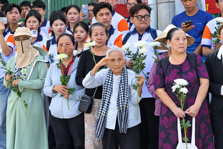 Trang nghi&ecirc;m lễ viếng, truy điệu v&agrave; an t&aacute;ng 731 h&agrave;i cốt liệt sĩ tại TPHCM- Ảnh 23.