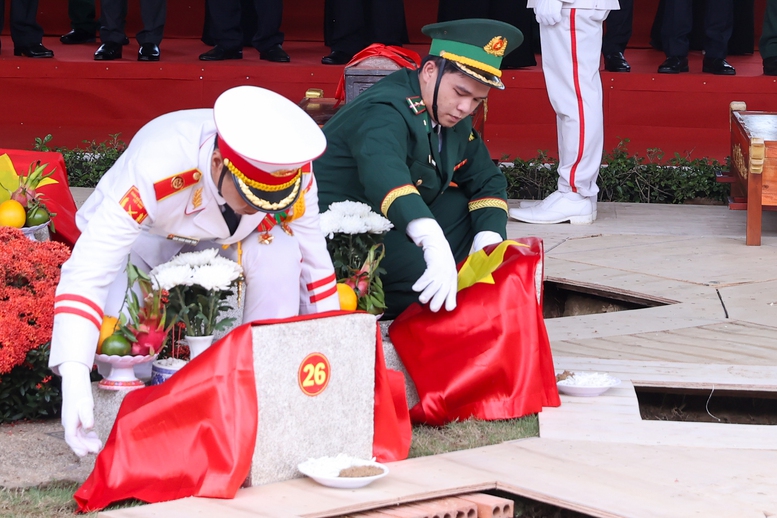 Trang nghi&ecirc;m lễ viếng, truy điệu v&agrave; an t&aacute;ng 731 h&agrave;i cốt liệt sĩ tại TPHCM- Ảnh 30.