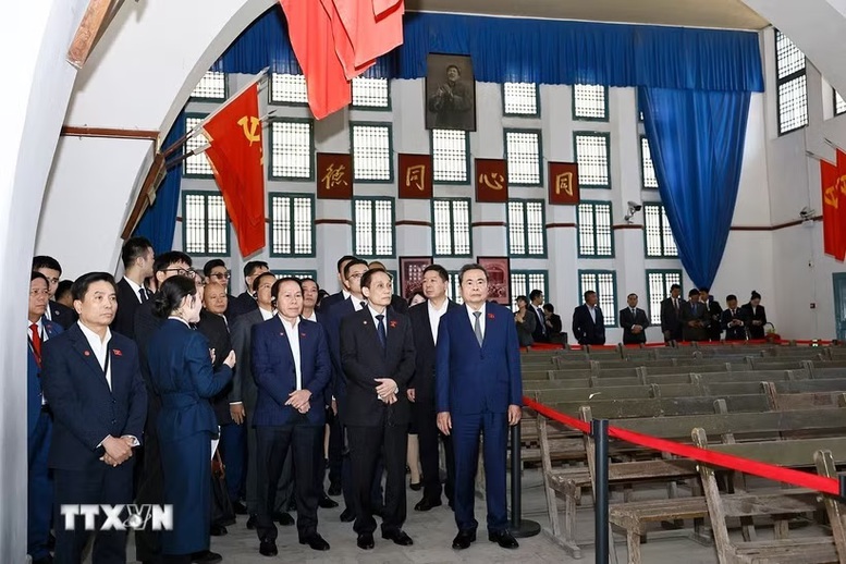 Chủ tịch Quốc hội Trần Thanh Mẫn thăm di tích lịch sử cách mạng tại tỉnh Thiểm Tây của Trung Quốc- Ảnh 1.