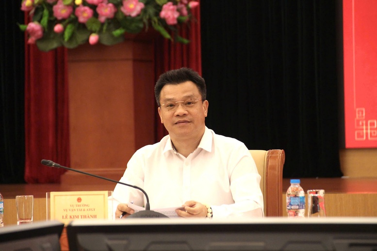 Bộ Xây dựng trả lời về quy định giữ khoảng cách an toàn trên cao tốc- Ảnh 1.