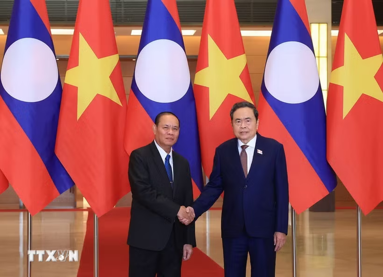 Chủ tịch Quốc hội Trần Thanh Mẫn tiếp Thường trực Ban Bí thư Trung ương Đảng Nhân dân Cách mạng Lào- Ảnh 1.