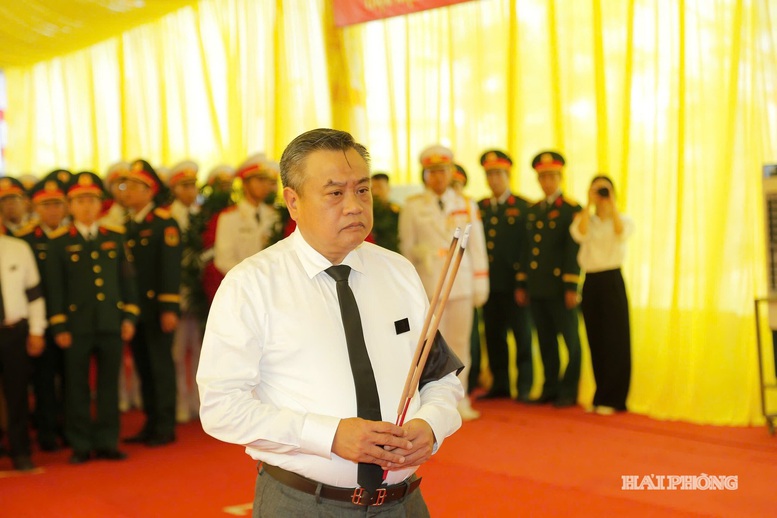Các địa phương tổ chức Lễ viếng, truy điệu và an táng hài cốt liệt sĩ- Ảnh 4.