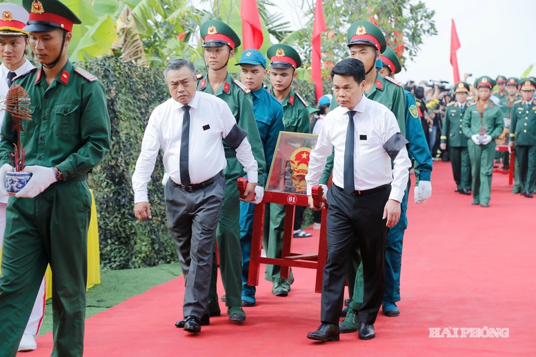 Các địa phương tổ chức Lễ viếng, truy điệu và an táng hài cốt liệt sĩ- Ảnh 5.