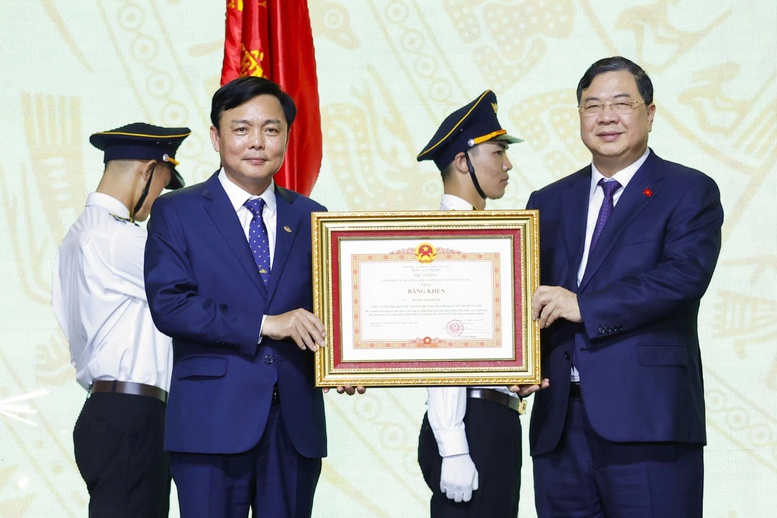 Ph&oacute; Thủ tướng Thường trực Phạm Gia T&uacute;c: Đường sắt phải trở th&agrave;nh trục hạ tầng chiến lược, kiến tạo kh&ocirc;ng gian ph&aacute;t triển quốc gia- Ảnh 5.