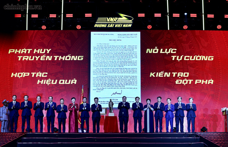 Phó Thủ tướng Thường trực Phạm Gia Túc: Đường sắt phải trở thành trục hạ tầng chiến lược, kiến tạo không gian phát triển quốc gia- Ảnh 2.