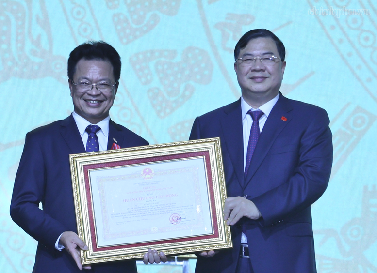 Phó Thủ tướng Thường trực Phạm Gia Túc: Đường sắt phải trở thành trục hạ tầng chiến lược, kiến tạo không gian phát triển quốc gia- Ảnh 4.