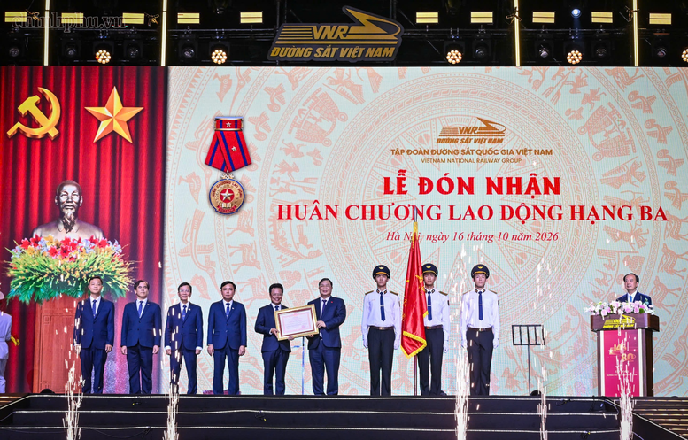 Ph&oacute; Thủ tướng Thường trực Phạm Gia T&uacute;c: Đường sắt phải trở th&agrave;nh trục hạ tầng chiến lược, kiến tạo kh&ocirc;ng gian ph&aacute;t triển quốc gia- Ảnh 1.
