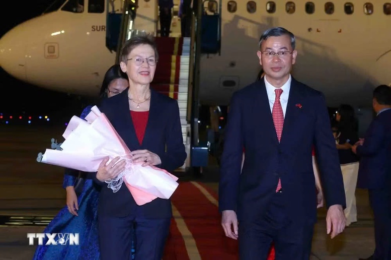 Thủ tướng Công quốc Liechtenstein Brigitte Haas đến Hà Nội, bắt đầu thăm chính thức Việt Nam- Ảnh 2.