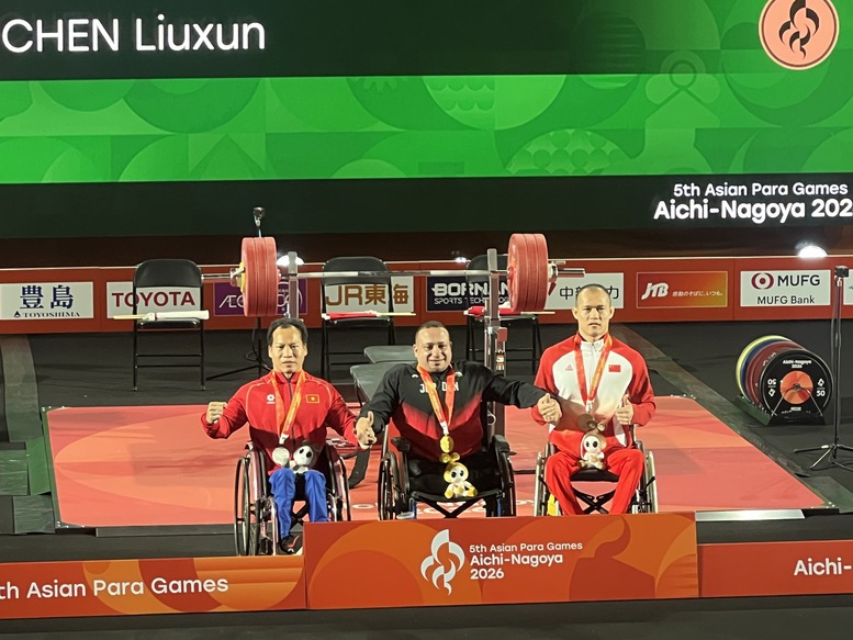 ASIAN Para Games 5: Lực sĩ Lê Văn Công giành huy chương bạc đầu tiên- Ảnh 1.
