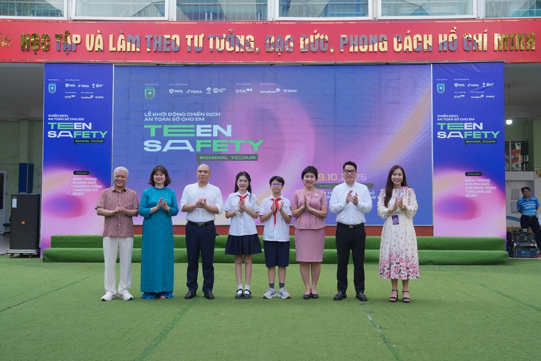 Ph&aacute;t động chiến dịch 'an to&agrave;n số cho em' đến c&aacute;c trường học- Ảnh 2.