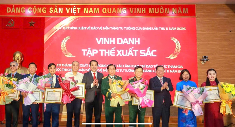 Đảng ủy MTTQ trao giải cuộc thi chính luận bảo vệ nền tảng tư tưởng của Đảng- Ảnh 3.