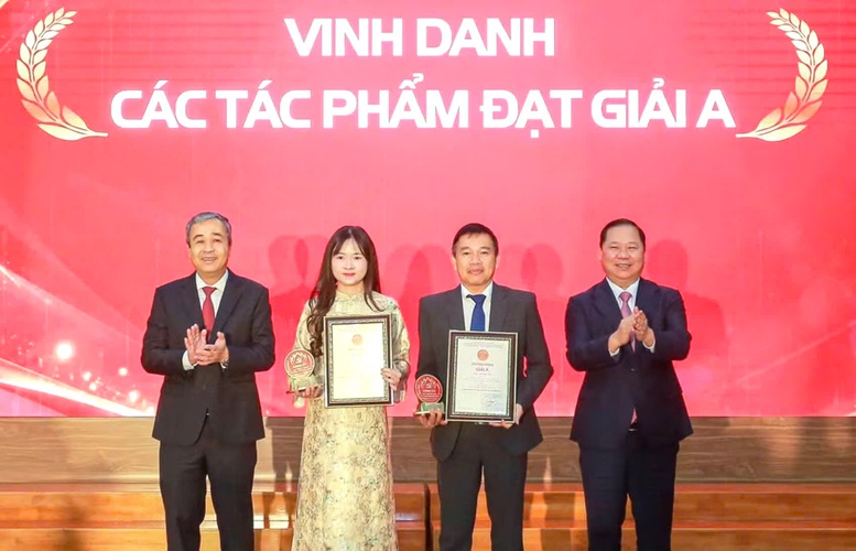 Đảng ủy MTTQ trao giải cuộc thi chính luận bảo vệ nền tảng tư tưởng của Đảng- Ảnh 2.
