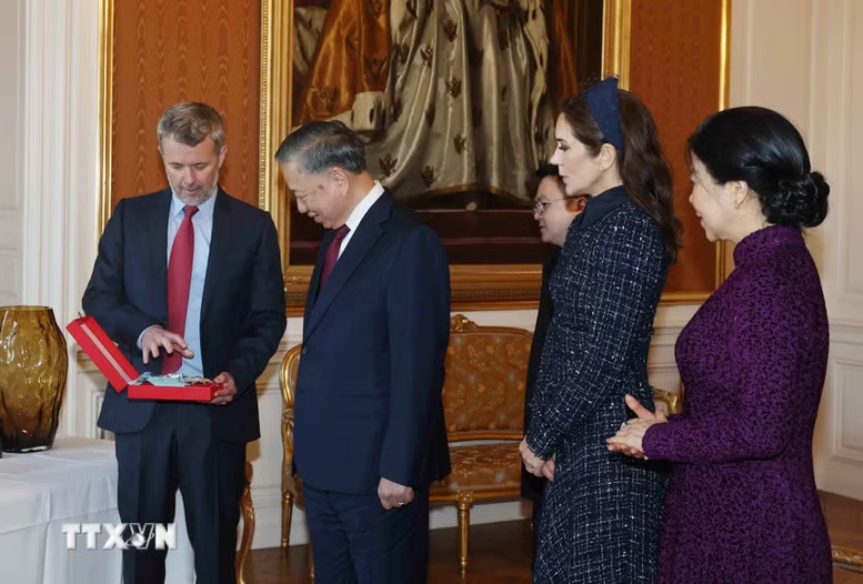Tổng Bí thư, Chủ tịch nước Tô Lâm nhận Huân chương của Vương quốc Đan Mạch- Ảnh 1.