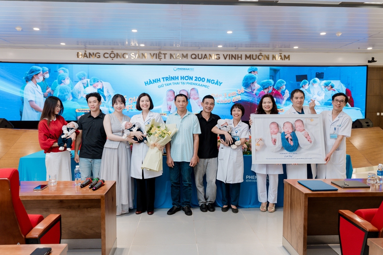 Kỳ tích ca tam thai: Một bé sinh ở tuần 27, hai bé được giữ lại thêm 36 giờ- Ảnh 1.