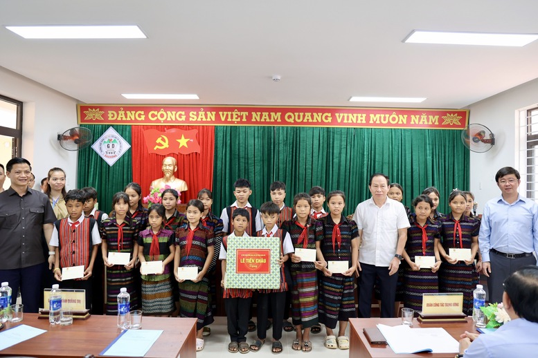 Phó Thủ tướng Lê Tiến Châu kiểm tra thực địa trường nội trú liên cấp tại tỉnh Quảng Trị- Ảnh 10.
