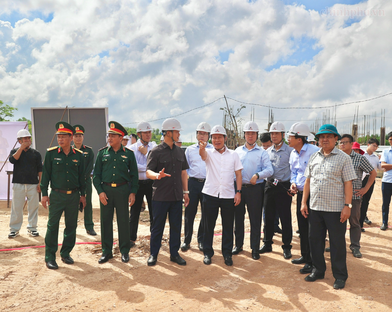 Phó Thủ tướng Lê Tiến Châu kiểm tra thực địa trường nội trú liên cấp tại tỉnh Quảng Trị- Ảnh 12.