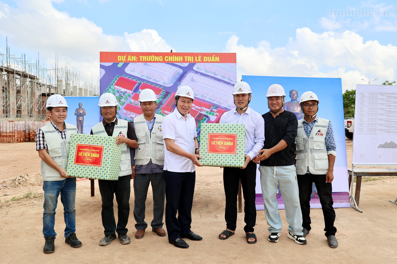 Phó Thủ tướng Lê Tiến Châu kiểm tra thực địa trường nội trú liên cấp tại tỉnh Quảng Trị- Ảnh 13.