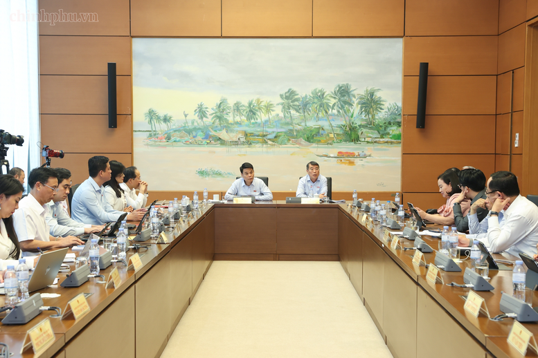 Thủ tướng: Thuốc, thiết bị y tế bị đội gi&aacute; cao g&acirc;y thiệt hại lớn cho cả người bệnh v&agrave; Nh&agrave; nước- Ảnh 2.