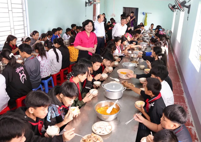 Đề xuất bổ sung chính sách ăn trưa, tăng cơ hội tiếp cận hỗ trợ cho học sinh vùng khó khăn- Ảnh 1.