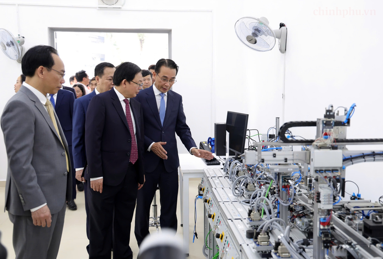Đại học Quốc gia Hà Nội cần tiên phong phát triển công nghệ, giải quyết những bài toán lớn của quốc gia- Ảnh 9.