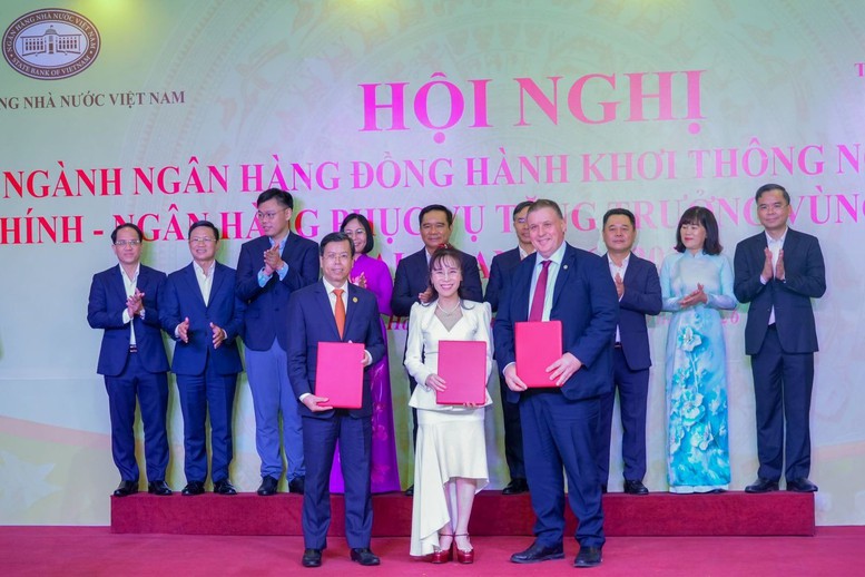 Ngành ngân hàng: Cam kết tiên phong, kiến tạo sức bật Đông Nam Bộ- Ảnh 2.