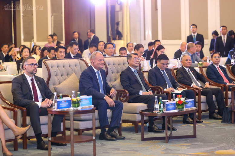 Thủ tướng Ba Lan: Xây dựng quan hệ đối tác kinh tế hiện đại, cùng phát triển năng lực và công nghệ với Việt Nam - Ảnh 2.