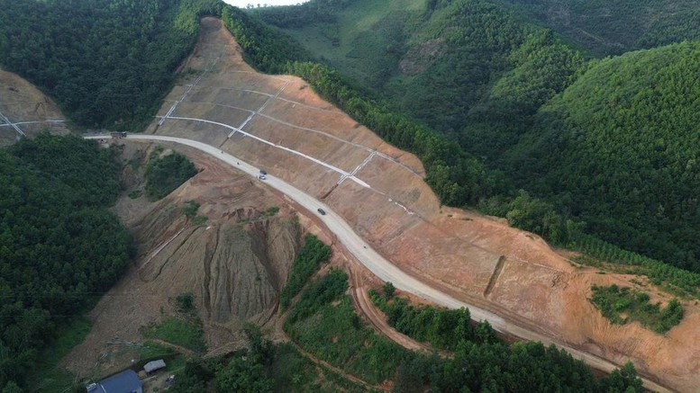 Đề xuất khởi công hai tuyến cao tốc qua 3 tỉnh miền núi phía Bắc trong năm 2027  - Ảnh 1.