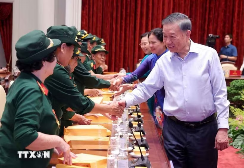 Tổng Bí thư, Chủ tịch nước Tô Lâm gặp mặt Đại đội nữ lái xe Trường Sơn - Ảnh 1.