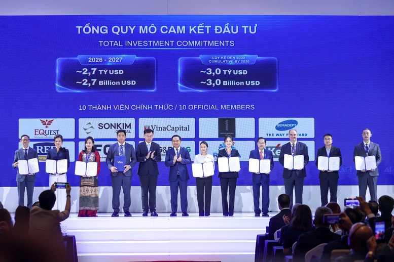 Thủ tướng chứng kiến lễ trao quyết định công nhận 10 thành viên đầu tiên của VIFC-HCMC - Ảnh 3.
