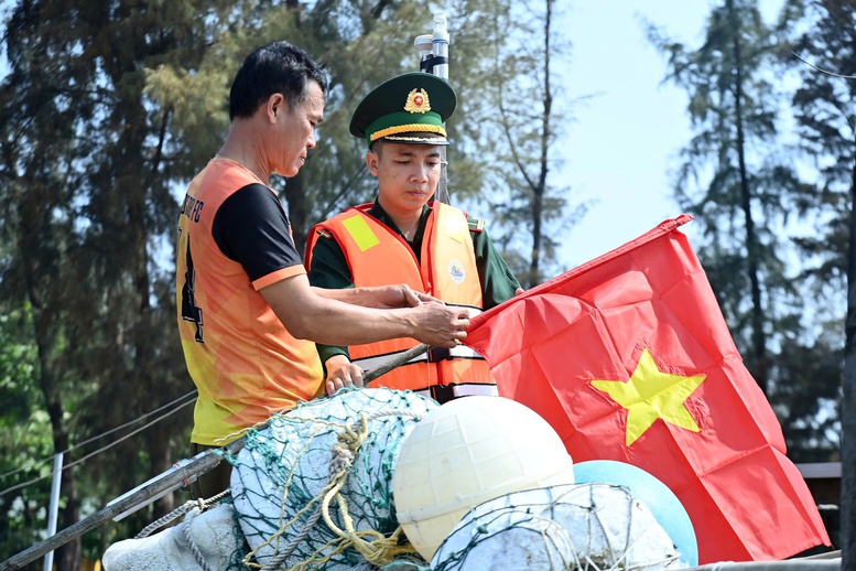 Biên phòng sát cánh cùng ngư dân gỡ 'thẻ vàng' IUU - Ảnh 11.