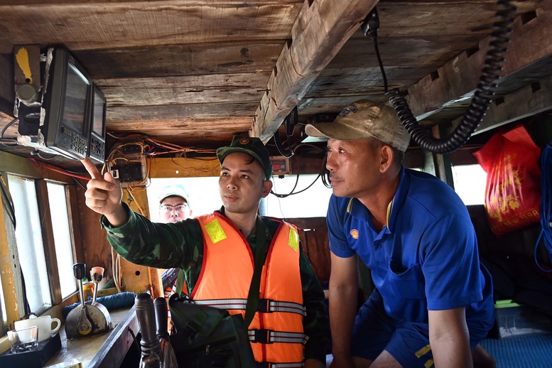 Biên phòng sát cánh cùng ngư dân gỡ 'thẻ vàng' IUU - Ảnh 9.