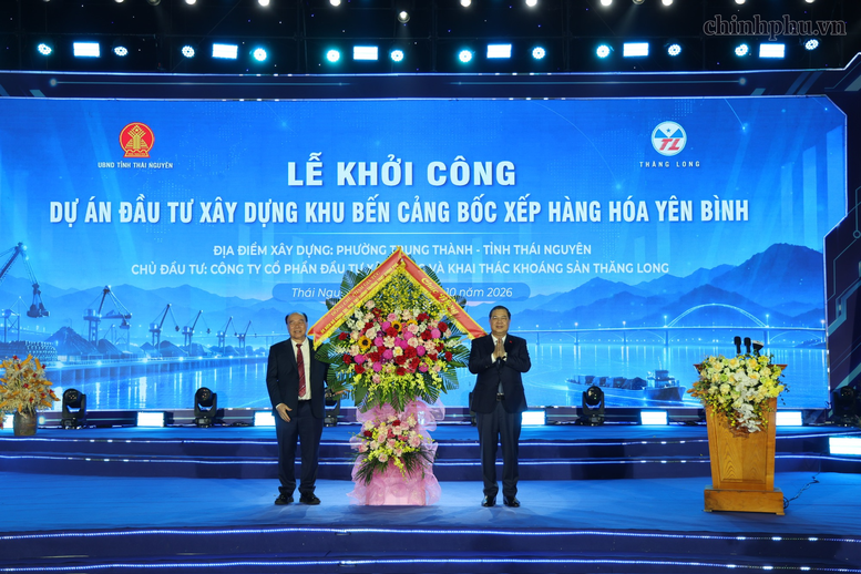 Phó Thủ tướng Thường trực Phạm Gia Túc dự lễ khởi công cảng Yên Bình (Thái Nguyên) - Ảnh 1.