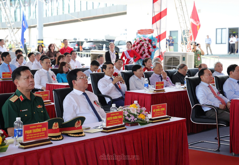 Phó Thủ tướng Hồ Quốc Dũng dự khánh thành đường cất cánh số 2 Cảng hàng không Phù Cát, Gia Lai - Ảnh 1.