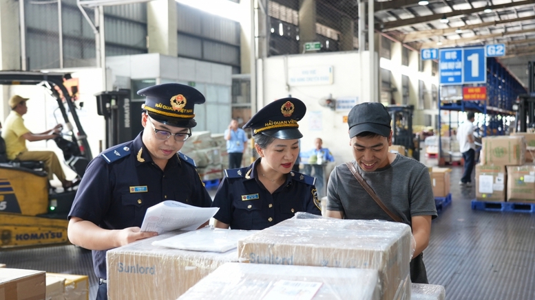 Hải quan đơn giản hóa thủ tục, giảm chi phí cho doanh nghiệp - Ảnh 2.
