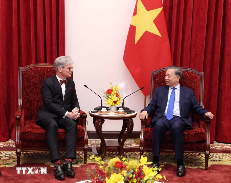 Tổng Bí thư, Chủ tịch nước Tô Lâm tiếp Đại sứ các nước trình Quốc thư- Ảnh 9.