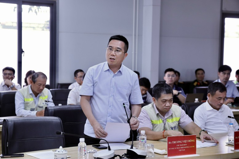 Phó Thủ tướng Thường trực Phạm Gia Túc kiểm tra, đôn đốc tiến độ dự án sân bay Long Thành và các tuyến giao thông phục vụ kết nối- Ảnh 6.