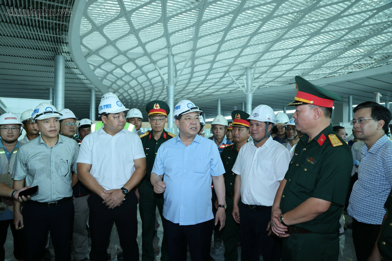 Phó Thủ tướng Thường trực Phạm Gia Túc kiểm tra, đôn đốc tiến độ dự án sân bay Long Thành và các tuyến giao thông phục vụ kết nối- Ảnh 14.