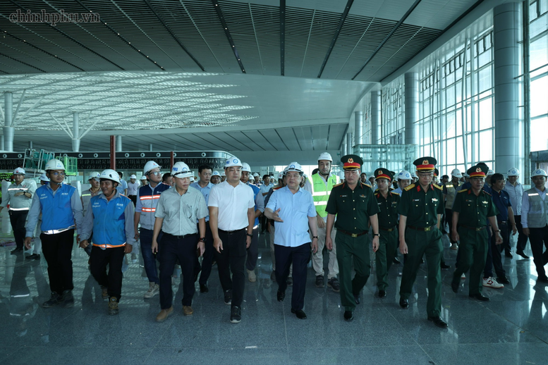 Phó Thủ tướng Thường trực Phạm Gia Túc kiểm tra, đôn đốc tiến độ dự án sân bay Long Thành và các tuyến giao thông phục vụ kết nối- Ảnh 13.