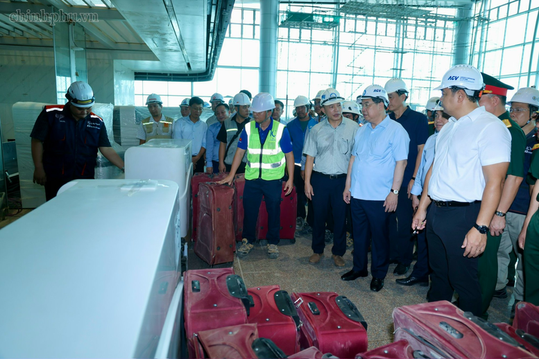 Phó Thủ tướng Thường trực Phạm Gia Túc kiểm tra, đôn đốc tiến độ dự án sân bay Long Thành và các tuyến giao thông phục vụ kết nối- Ảnh 15.