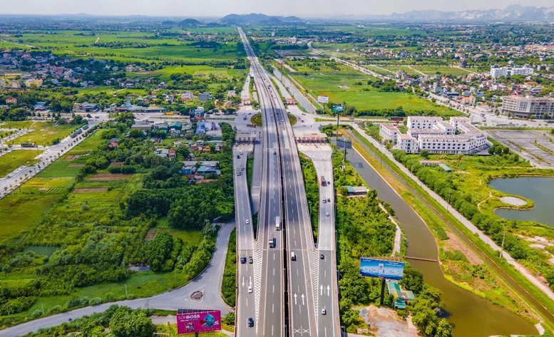 Ninh Bình tăng trưởng 11,31%, quyết tâm giữ nhịp 'hai con số' cả năm- Ảnh 1.