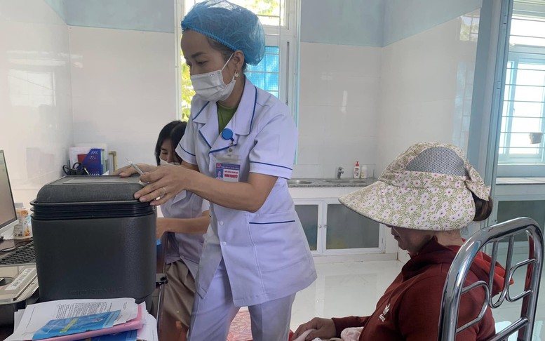 Nâng chính sách đãi ngộ, củng cố nguồn nhân lực y tế