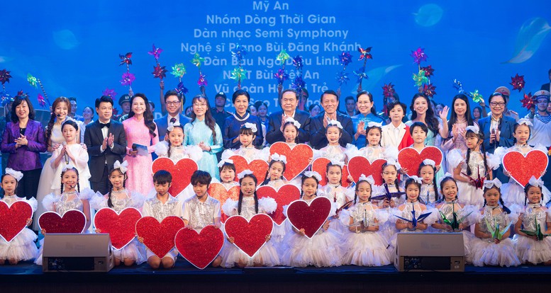 "Kết nối yêu thương" huy động gần 60 tỷ đồng hỗ trợ phụ nữ, trẻ em mắc bệnh hiểm nghèo- Ảnh 1.