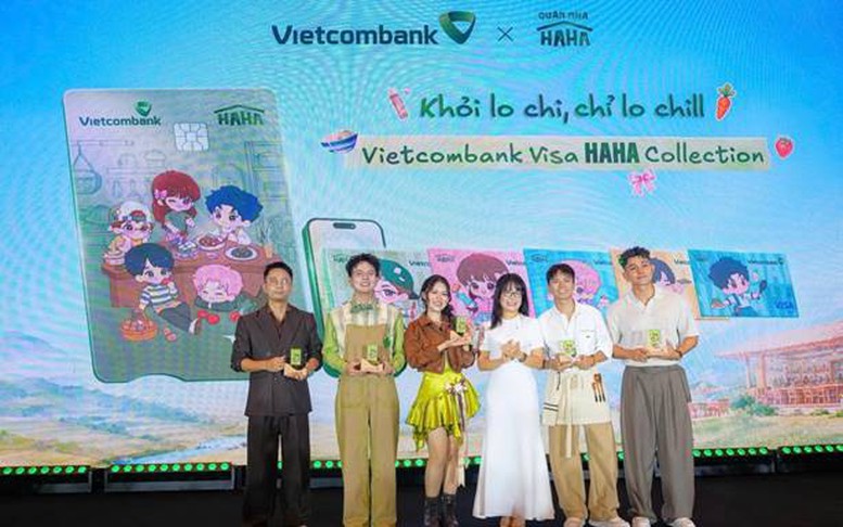 Vietcombank đồng đầu tư Quán Nhà Haha, đưa dàn nghệ sĩ lên bộ sưu tập thiết kế thẻ độc quyền