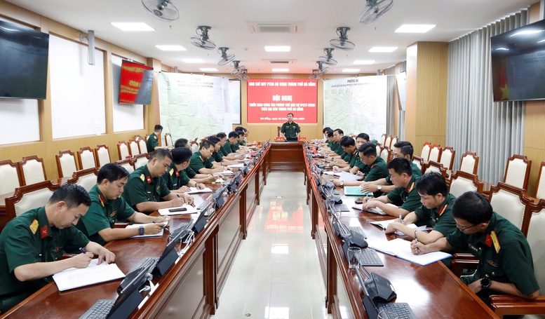 Đà Nẵng sẵn sàng lực lượng, xe thiết giáp ứng phó mưa lớn kéo dài- Ảnh 1.